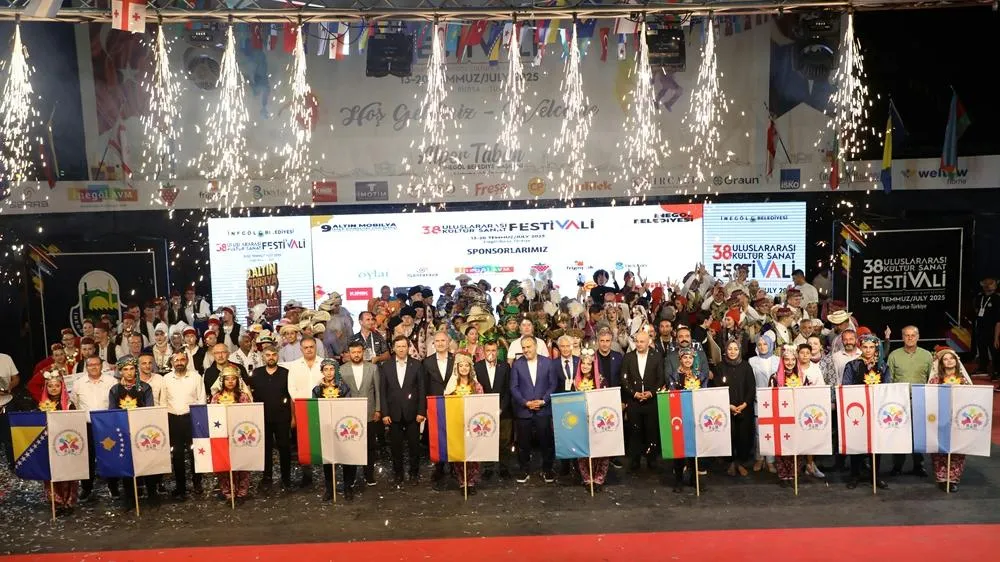 İnegöl’ün Kültür Ve Kardeşlik Festivalinde Altın Mobilyanın Sahibi KKTC