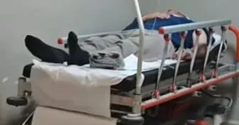 Kamyonet beton direğe çarptı; 3 yaralı...