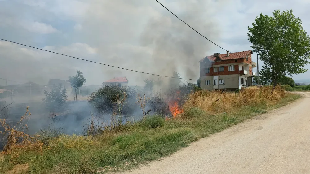 İnegöl’de Boş Arazide Yangın Paniğe Neden Oldu