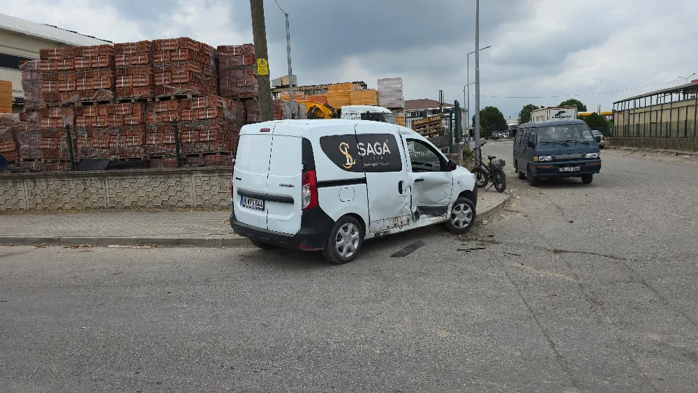 Kafa kafaya çarpıştılar; 1'i çocuk 2 yaralı...