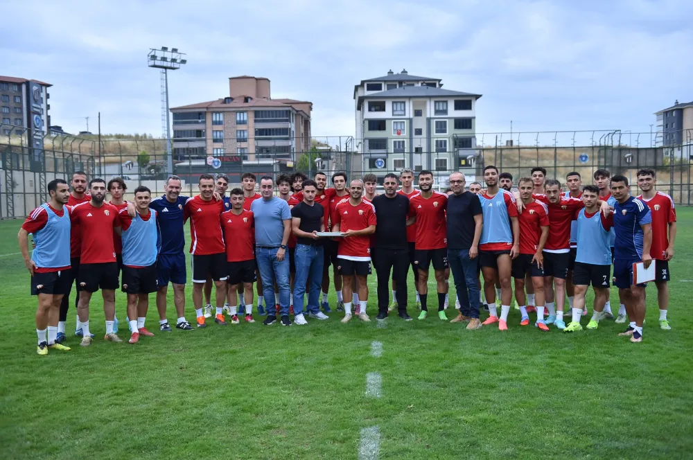 İnegöllü Gurbetçiden İnegölspor’a Tatlı Ziyaret ve Anlamlı Destek