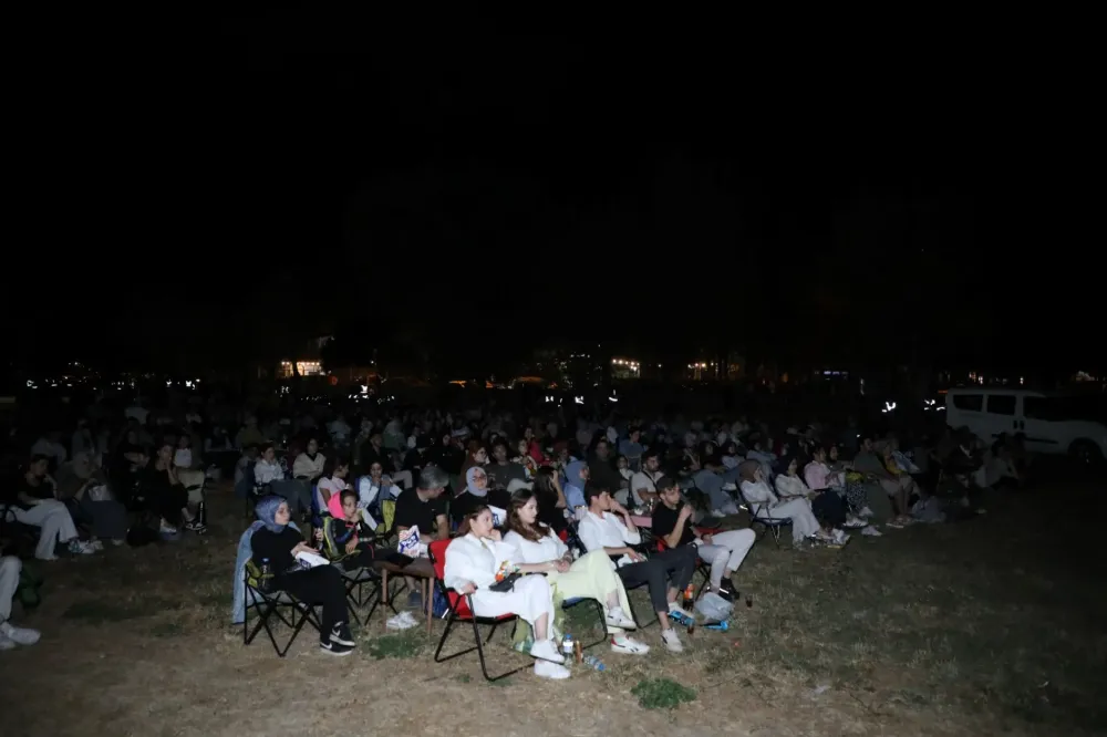 İnegöl’de Açık Hava Sineması Etkinliği Düzenlendi