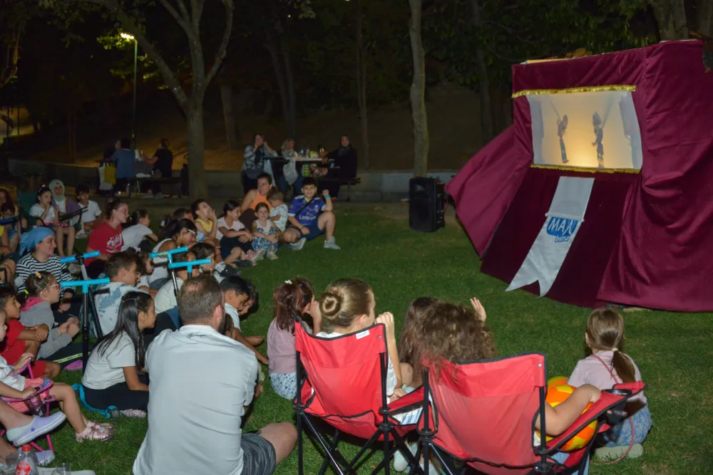 Karagöz Bursalıların gönlüne perde kurdu