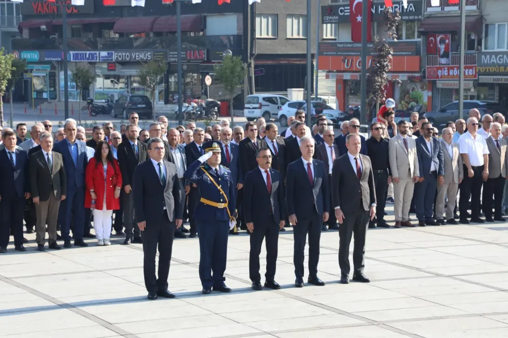 İnegöl’de Zafer Bayramı Coşkusu Resmi Törenlerle Başladı