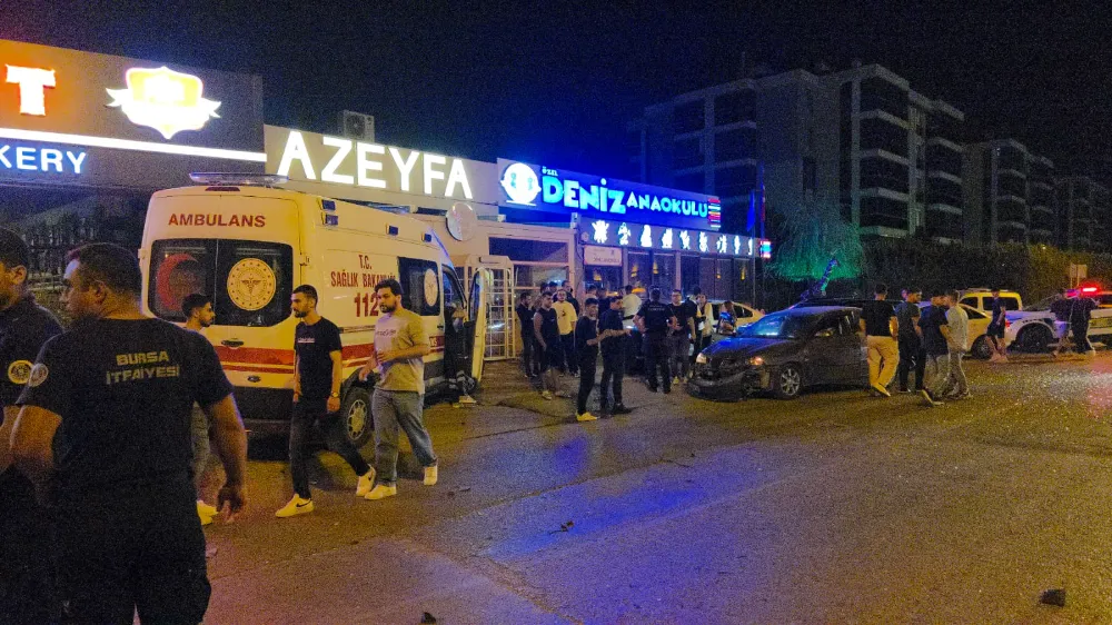 İnegöl’de Zincirleme Kaza: 3 Araç Birbirine Girdi