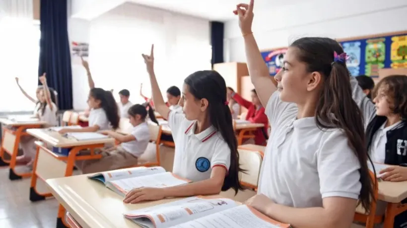 Okullarda Forma Zorunluluğu Geri Geldi: Veliler Karardan Memnun