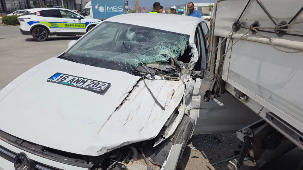 İnegöl girişinde feci kaza! Sürücü ağır yaralandı...