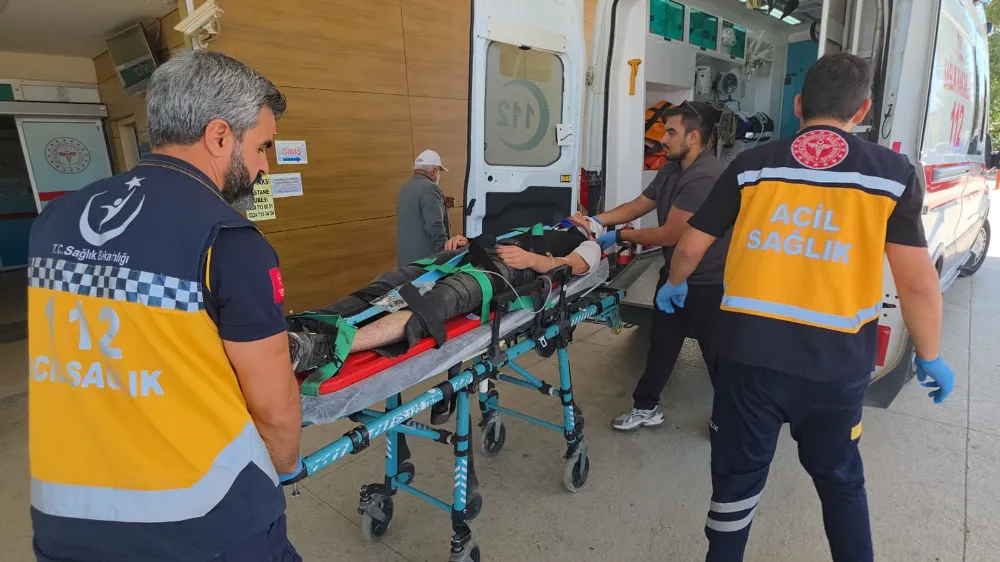 İşe giderken otomobil çarptı!  Kanlar içinde kaldı...