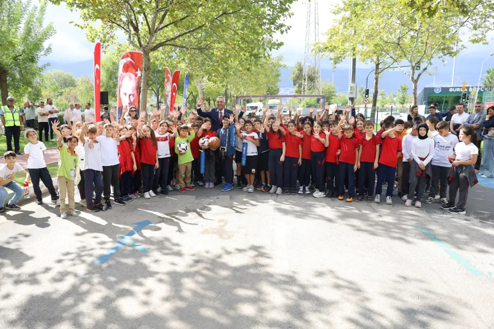 Çocuklar, bisikletle hem eğlendi hem öğrendi