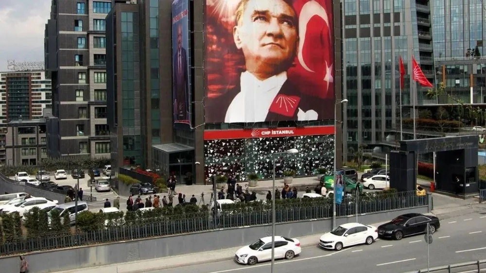 CHP, İstanbul İl Başkanlığı Binasını kapatma kararı aldı