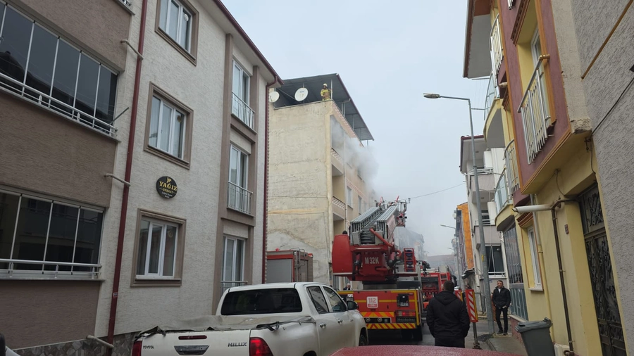 İnegöl’de Korku Dolu Anlar: 4 Katlı Binayı Duman Sardı