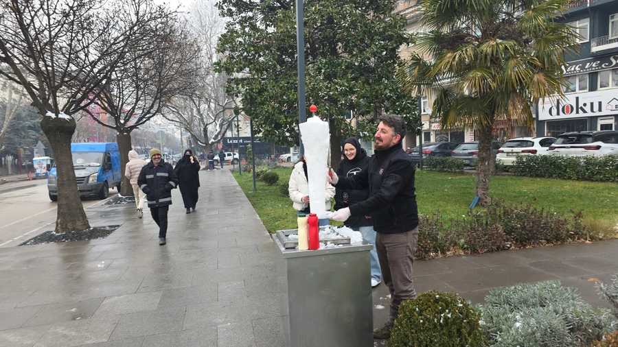 İnegöl’de Karla Yapılan Döner Sosyal Medyada Gündem Oldu