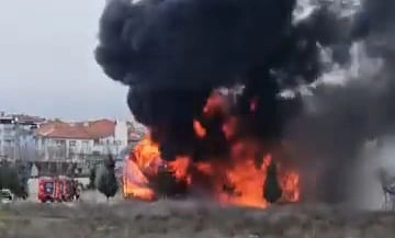 İnegöl’de park halindeki tır alev aldı: Duman gökyüzünü kapladı