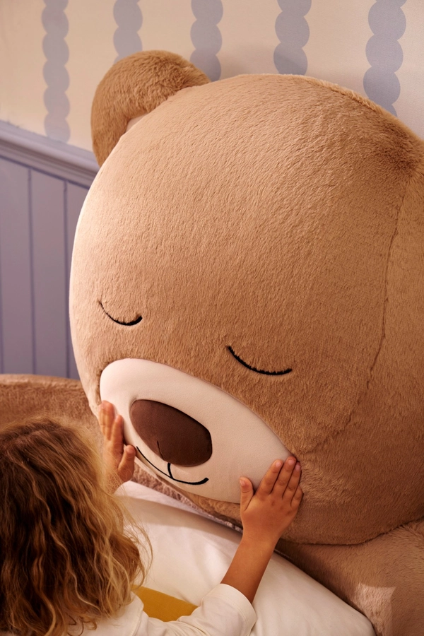 Çilek’ten kendi yatağına geçiş sürecini destekleyen yeni uyku arkadaşı: Teddy ayıcık karyola