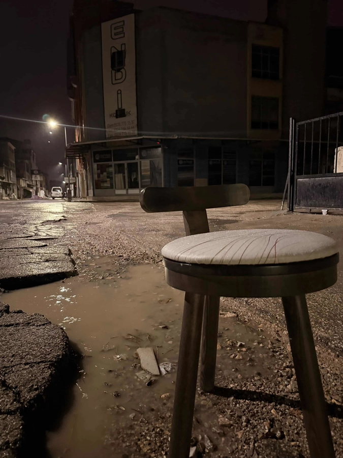 İnegöllü Tasarımcıdan Bozuk Yollara Dikkat Çeken Tasarım