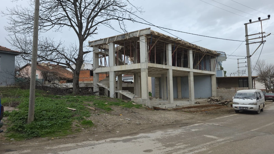 İnegöl’de İnşaatta Feci Kaza! 7,5 Metreden Demirlerin Üzerine Düştü