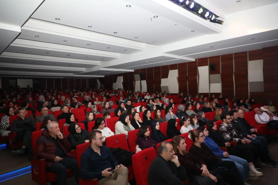 “Kadın Sığınağı”  İnegöl'de İzleyici İle Buluştu