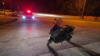 İnegöl’de Freni Tutmayan Motosiklet Devrildi: Sürücü Yaralandı