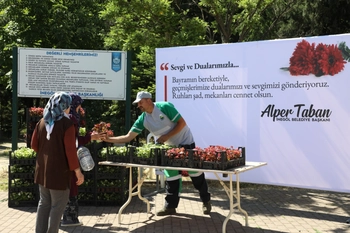 İnegöl’de Bayram Öncesi Mezarlıklarda Çiçek Dağıtılacak