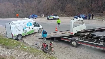 İnegöl Mezitler’de Minibüs Devrildi: Sürücü Yaralandı