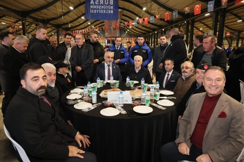 Bursa Büyükşehir Belediyesi İnegöl’de İftar Sofrasında Binlerce Kişiyi Ağırladı