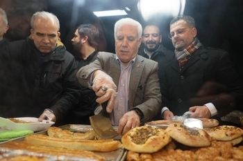 Tahanlı pide ve çaylar Başkan Bozbey