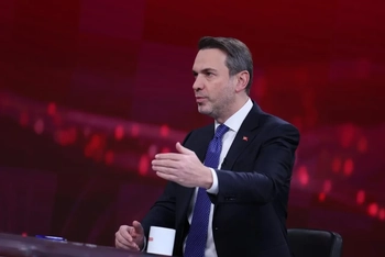 Bakan Bayraktar açıkladı: Elektrik ve doğal gaza zam gelecek mi?