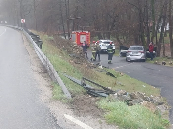 İnegöl’de Otomobil Alt Yola Uçtu: 2 Aylık Bebek Dahil 4 Kişi Yaralandı