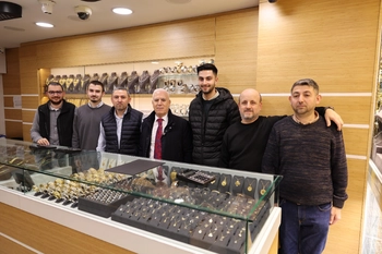 Başkan Bozbey çarşı esnafıyla bayramlaştı