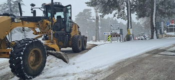 İnegöl’de Kar Yağışı Ulaşımı Aksattı: Kapanan Kırsal Yollar Yeniden Açıldı