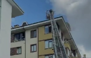 İnegöl’de Site Yangını Paniğe Neden Oldu: 4 Kişi Hastaneye Kaldırıldı