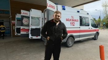 İnegöl’de Acı Olay: 22 Yaşındaki Genç Park Halindeki Araçta Ölü Bulundu