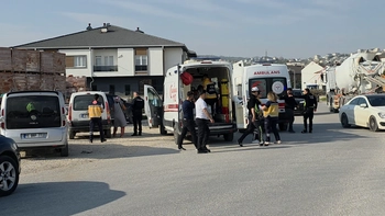 İnegöl’de İki Hafif Ticari Araç Çarpıştı: 3 Yaralı