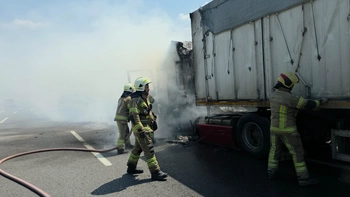 İnegöl Yolunda Talaş Yüklü Tır Alev Alev Yandı