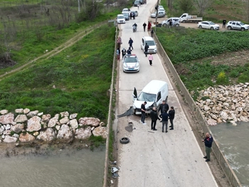 İnegöl’de Zincirleme Kaza: Köprüden Düşen Araçta 4 Kişi Yaralandı