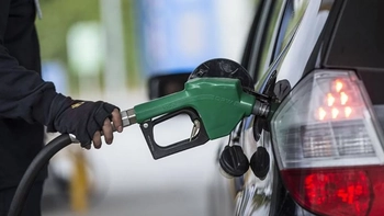 Benzin ve motorinde 10 liranın üzerinde indirim beklentisi!