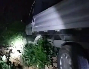 İnegöl’de Kamyonet Şarampole Yuvarlandı