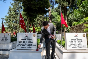 Başkan Vekili Şahin Biba’dan şehitlik ve esnaf ziyareti