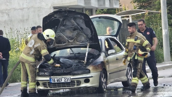 Seyir Halindeki Otomobilin Motoru Alev Aldı
