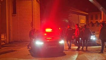 İnegöl’de Köpeğe Çarpan Sürücü ile Vatandaşlar Arasında Kavga: 1 Gözaltı