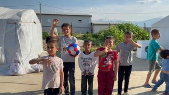 Başkan Alper Taban’dan Mevsimlik İşçi Çocuklarına Anlamlı Jest