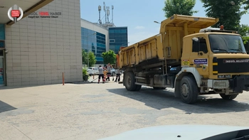 Acil Servis Önündeki Bozuk Yol Yenilendi!