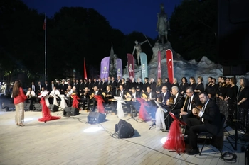 İnegöl Belediyesi TSM Korosundan Unutulmaz Konser