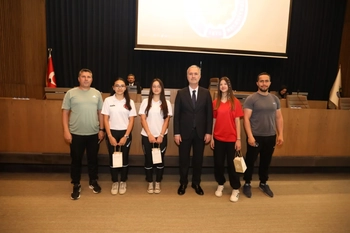 İnegöl Belediye Meclisi’nde Başarılı Sporculara Özel Onur