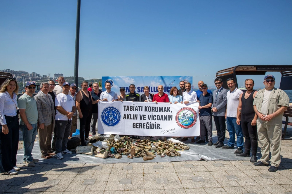 Büyükşehir'den Gemlik'te deniz dibi temizliği