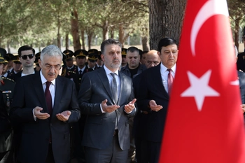 Bursa’da 15 Temmuz programı şehitler anması ile başladı