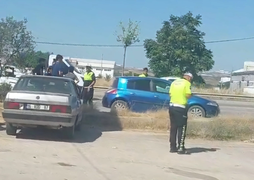 İnegöl Girişinde Korkutan Kaza! 3'ü çocuk 5 Yaralı..