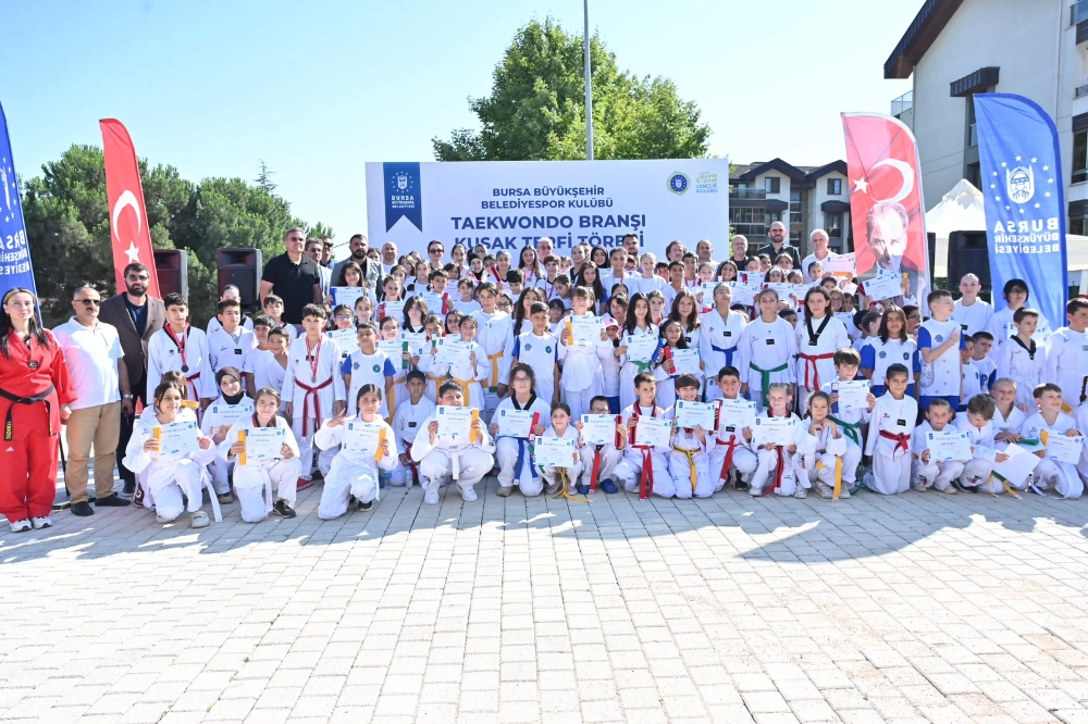 Bursa'da Taekwondo Sporcuları Kuşak Terfi Heyecanı Yaşadı