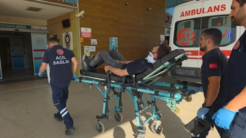 İnegöl'de Tırın Kasasına Çarpan Motosiklet Sürücüsü Yaralandı