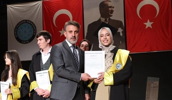 Başkan Vekili Şahin Biba, Mezun Olduğu Fakültede Genç Mimarların Mezuniyet Heyecanını Paylaştı